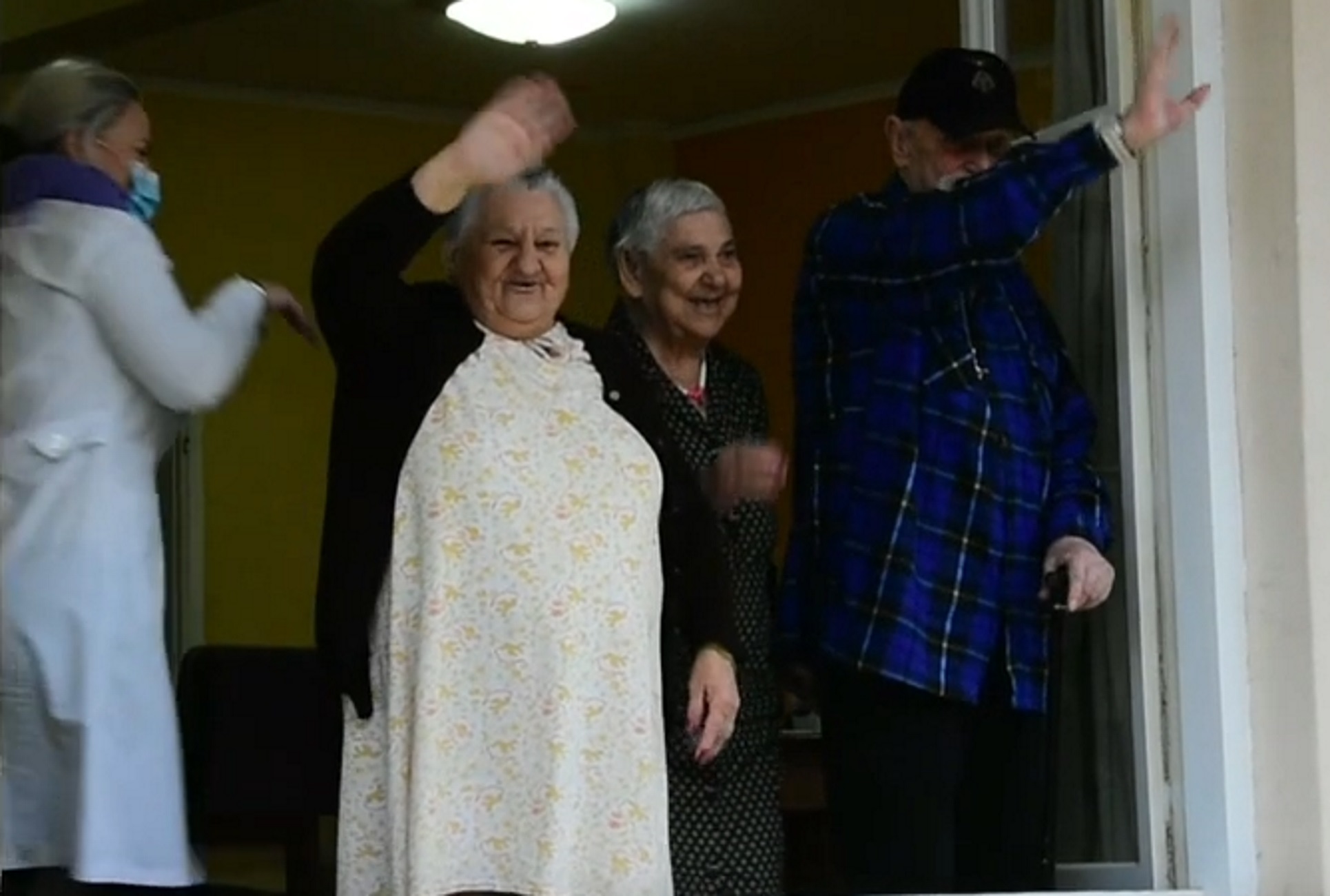 Ναύπλιο: Το γηροκομείο πλημμύρισε χαμόγελα από τη μια στιγμή στην άλλη – Η έκπληξη σε ηλικιωμένους