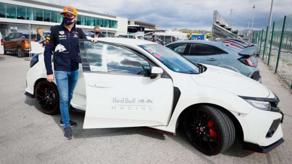Ο Max Verstappen πουλάει το προσωπικό του Honda Civic Type R για καλό σκοπό [video]