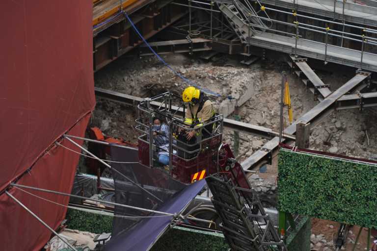 Χονγκ Κονγκ: Φωτιά στο Παγκόσμιο Κέντρο Εμπορίου - Τουλάχιστον 150 εγκλωβισμένοι και 13 τραυματίες