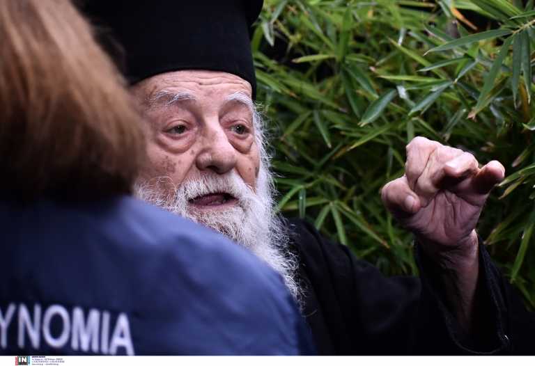 Αναστάτωση στην Αρχιεπισκοπή Αθηνών! «Είναι αιρετικός! Να μετανοήσει» φώναζε ιερέας στον Πάπα