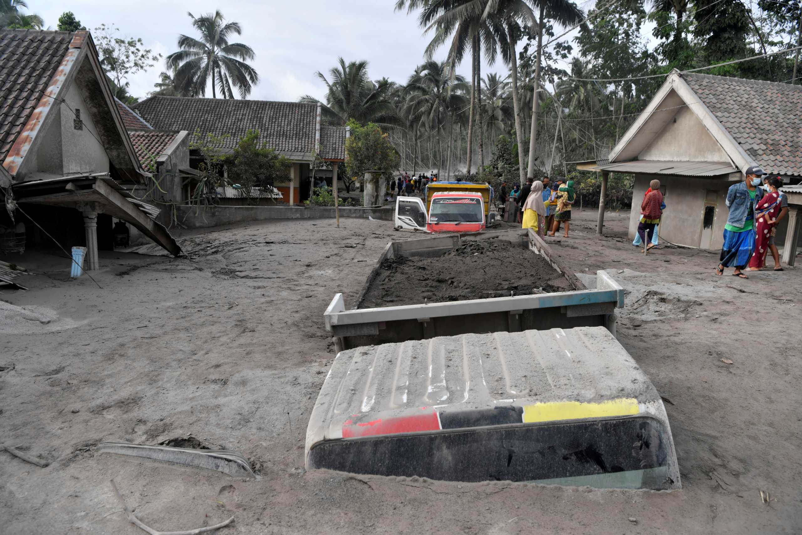Ινδονησία: 13 νεκροί από την έκρηξη του ηφαιστείου Σεμέρου
