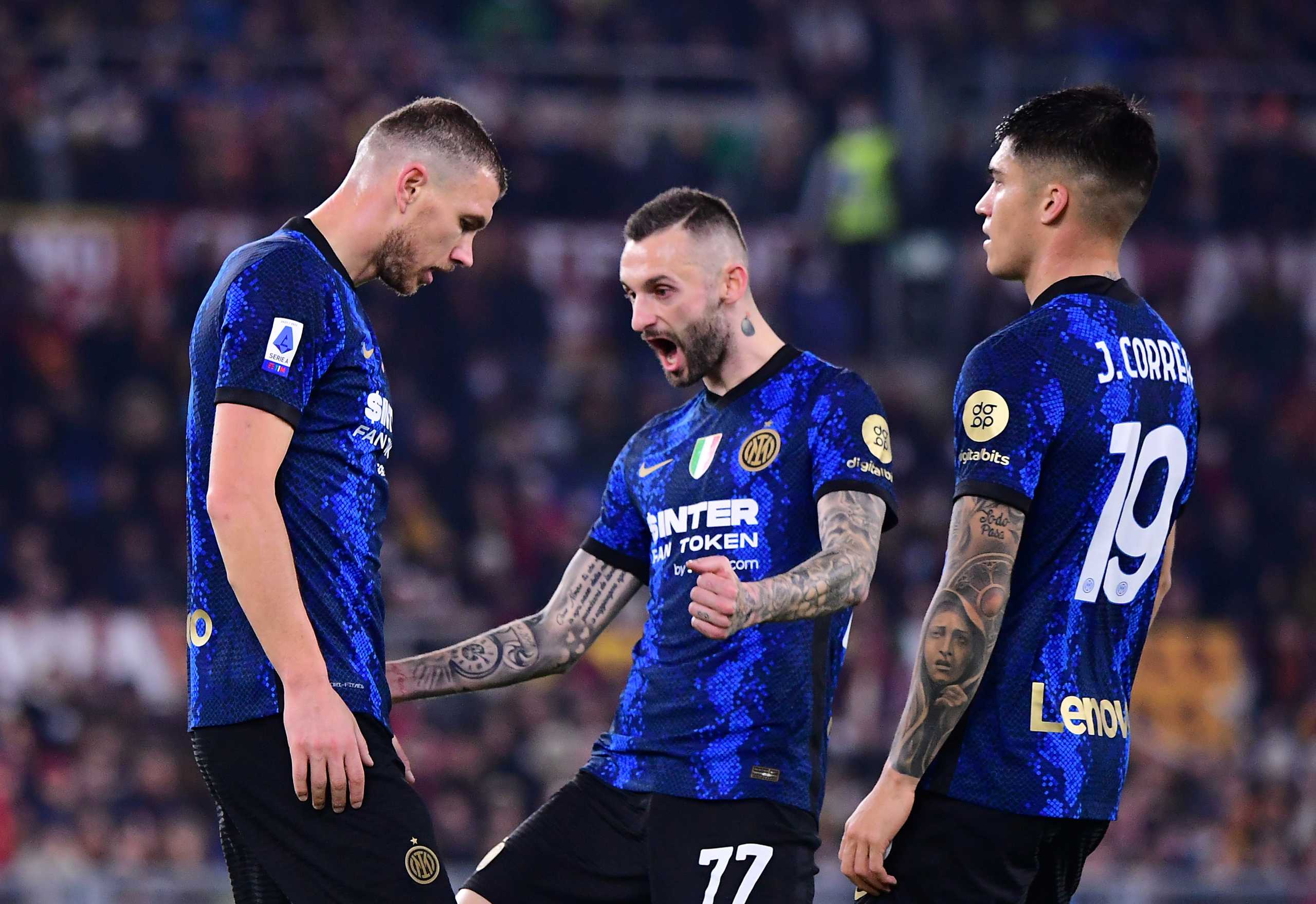Soccer Football - Serie A - AS Roma v Inter Milan - Allianz Stadium, Rome, Italy - December 4, 2021 Inter Milan's Edin Dzeko celebrates scoring their second goal with teammates REUTERS