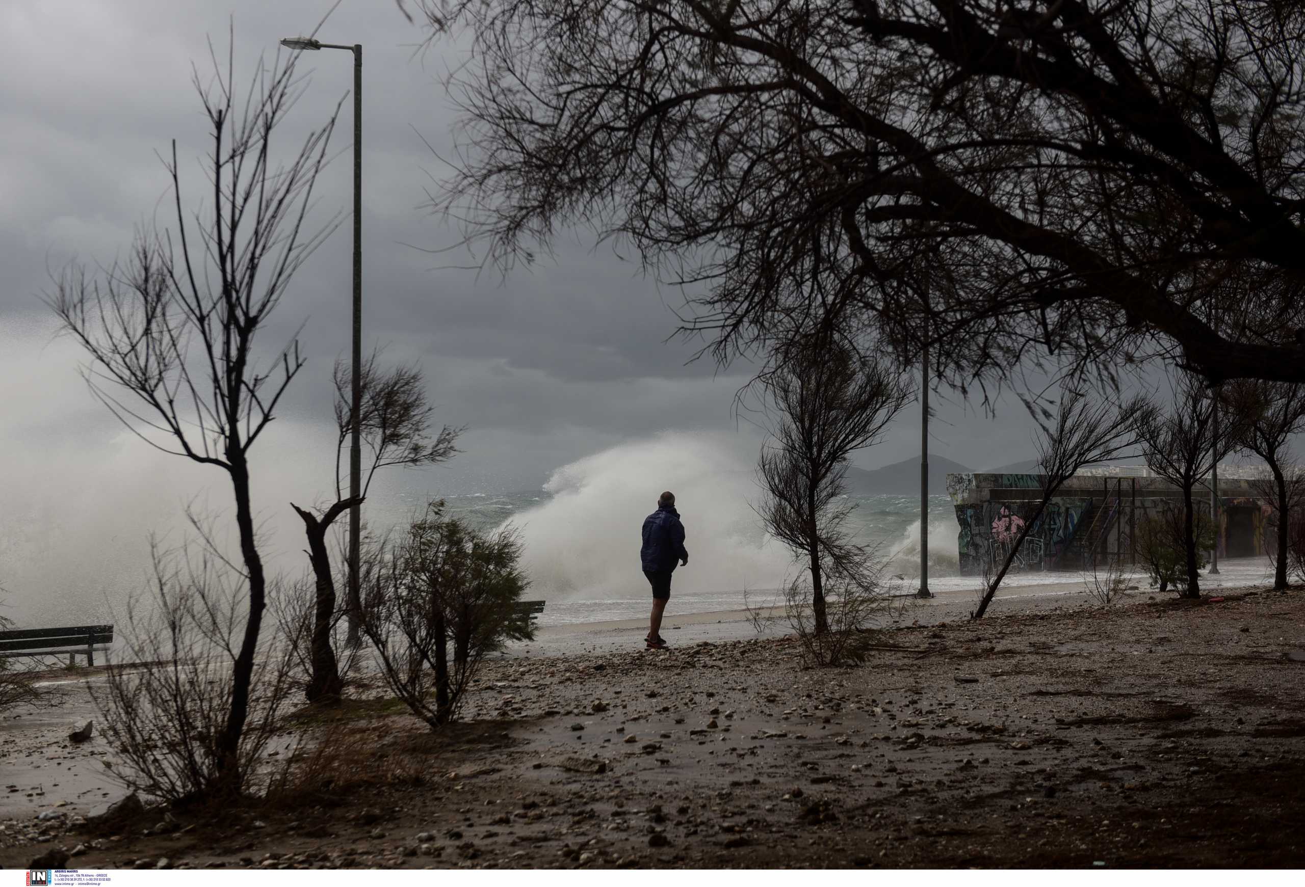 Καιρός αύριο: Παγετός το πρωί της Δευτέρας – Βροχές και καταιγίδες σε όλη τη χώρα