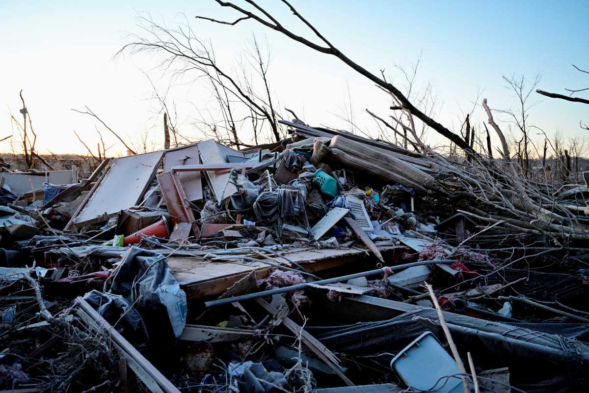 ΗΠΑ: Ανεμοστρόβιλος «πέταξε» φωτογραφία 200 χιλιόμετρα μακριά