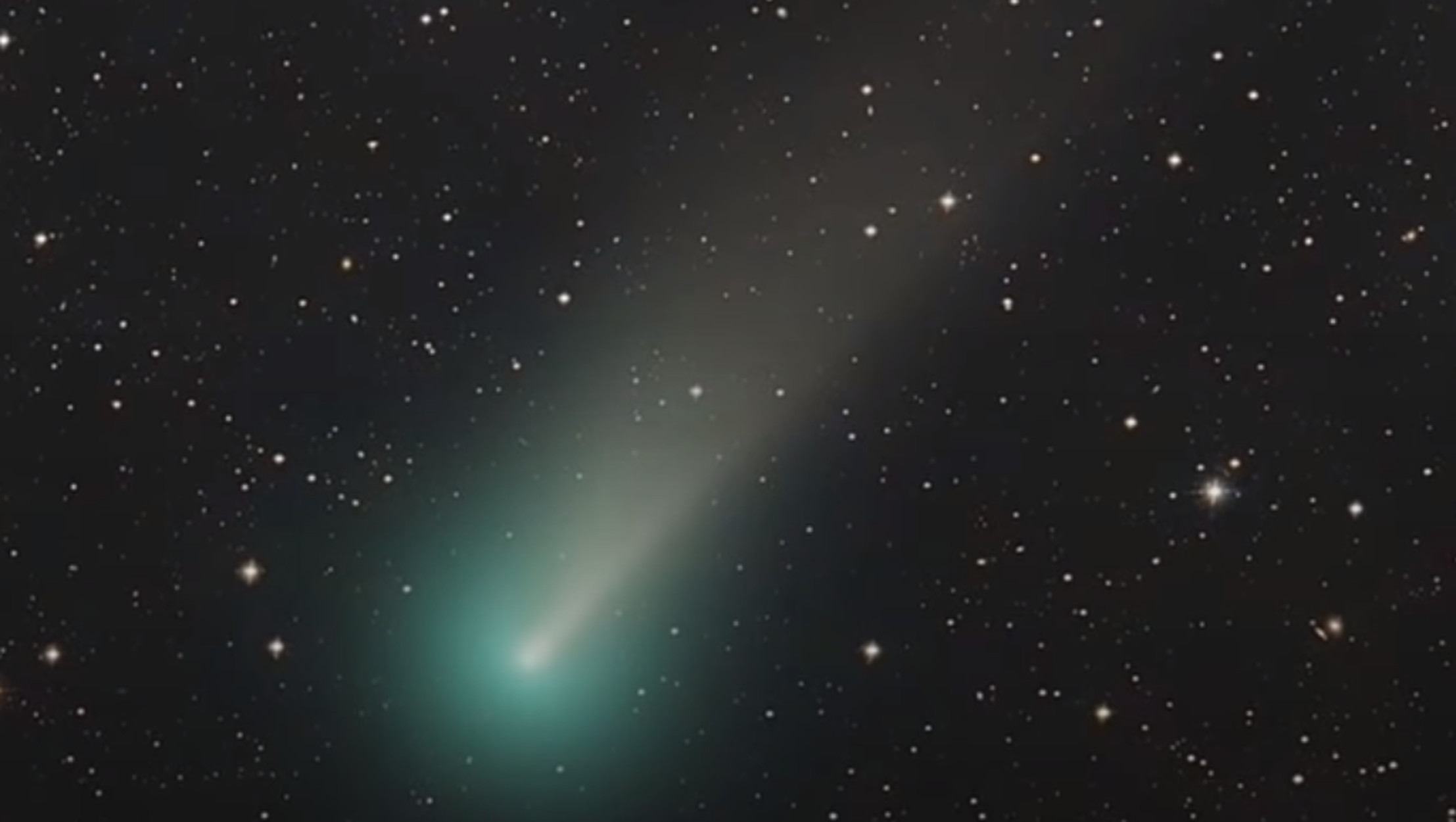 Πράσινος κομήτης πλησιάζει με ταχύτητα την Γη – Είχε ξαναέρθει την εποχή των Νεάτερνταλ