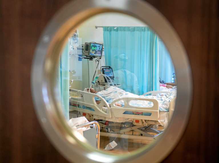 Κορονοϊός – Λαμία: Αρνήθηκε να διασωληνωθεί και πέθανε στα επείγοντα του νοσοκομείου