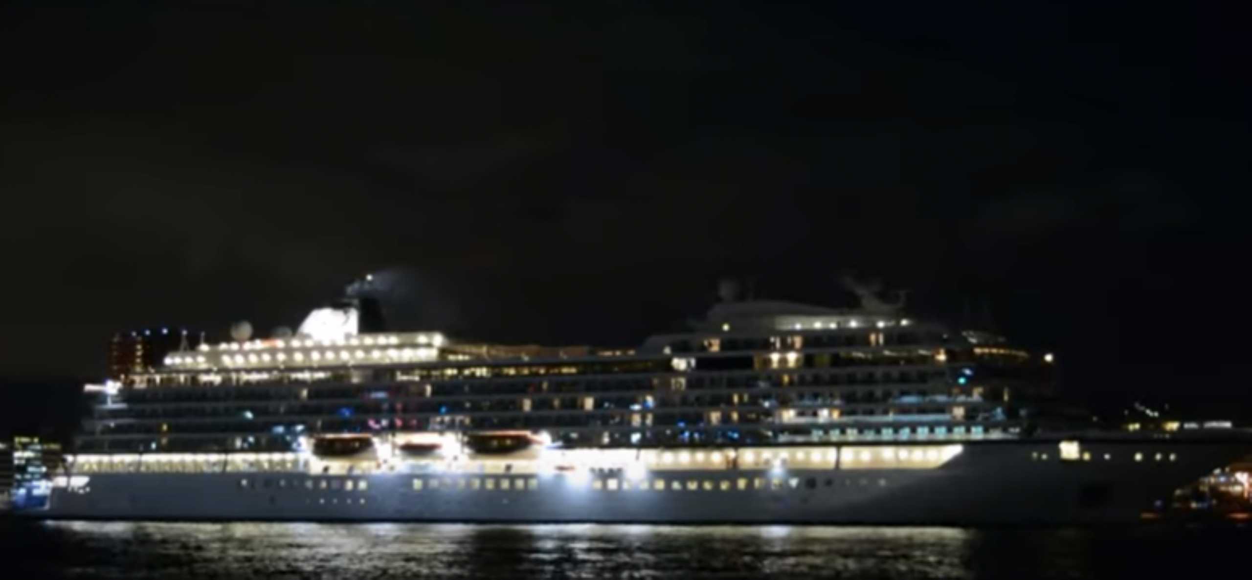 Viking Sky: Το τελευταίο κρουαζιερόπλοιο στο λιμάνι του Πειραιά για το 2021