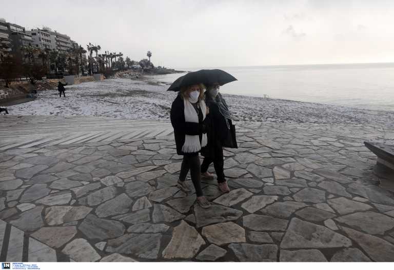 Καιρός - Meteo: Παραμένει χαμηλά η θερμοκρασία για αύριο με βροχές και τοπικές χιονοπτώσεις