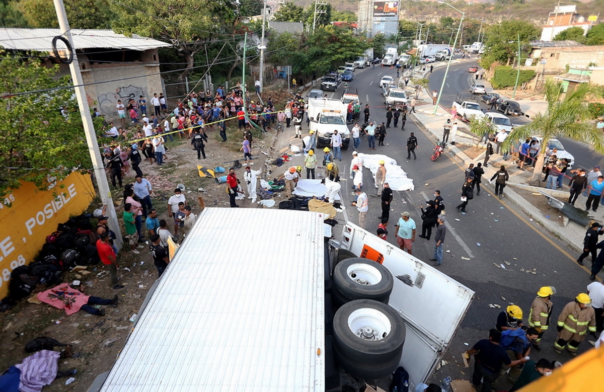 Πολύνεκρο τροχαίο σε Μεξικό: «Μην κλείνεις τα μάτια» – Πάνω από 100 μετανάστες στο φορτηγό