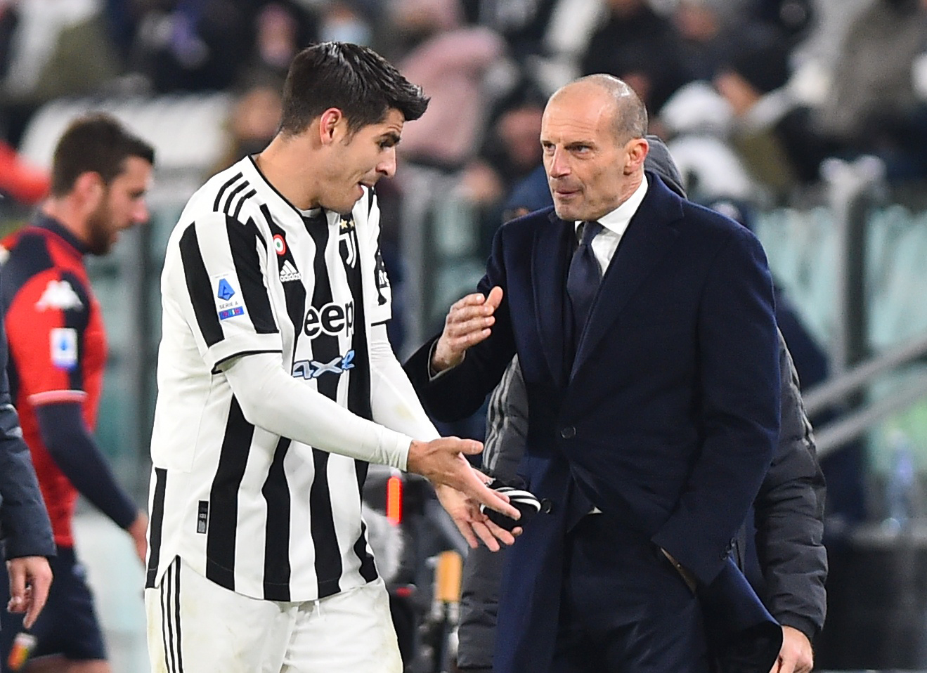 Soccer Football - Serie A - Juventus v Genoa - Allianz Stadium, Turin, Italy - December 5, 2021 Juventus coach Massimiliano Allegri talks to Alvaro Morata as it's substituted by Moise Kean REUTERS