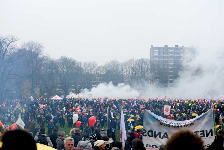 Ολλανδία: Νέες διαμαρτυρίες κατά των περιοριστικών μέτρων του κορονοϊού - Χιλιάδες στους δρόμους