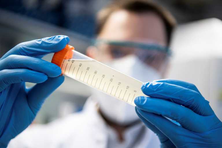 Έφτασε στην Ελλάδα η υποπαραλλαγή Όμικρον 4 (ΒΑ.4) - Σε ποια περιοχή εντοπίστηκε