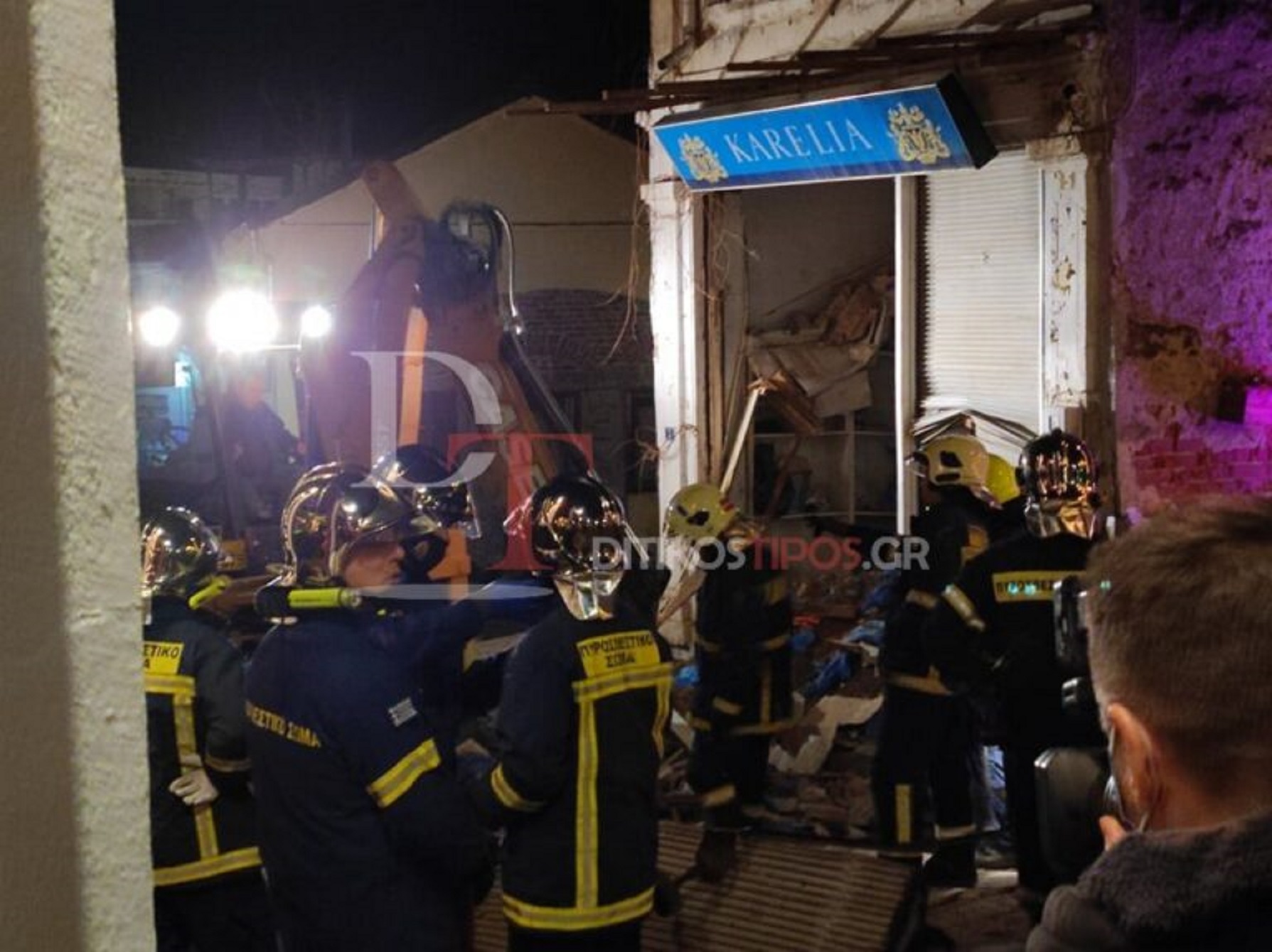 Άργος Ορεστικό: Κατέρρευσε κτίριο και καταπλάκωσε ένα άτομο – Μεγάλη  επιχείρηση απεγκλωβισμού