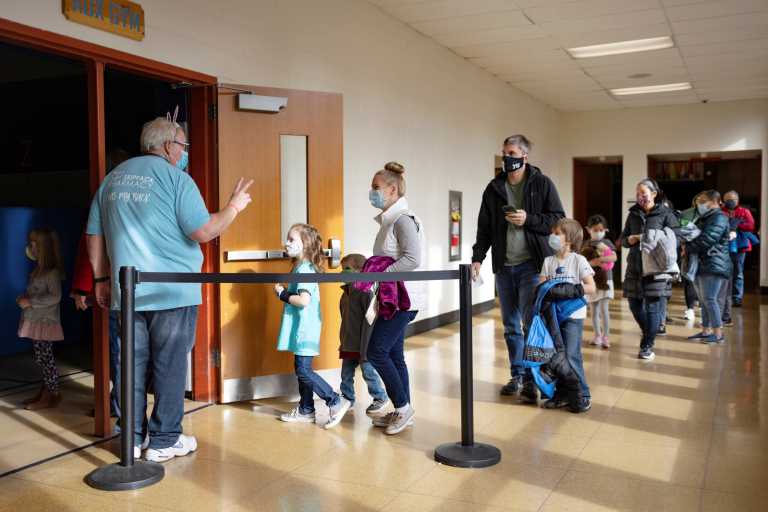 Κορονοϊός: Το «αγκάθι» για να συμμετάσχουν ιδιώτες παιδίατροι στον εμβολιασμό παιδιών 5 έως 11 ετών