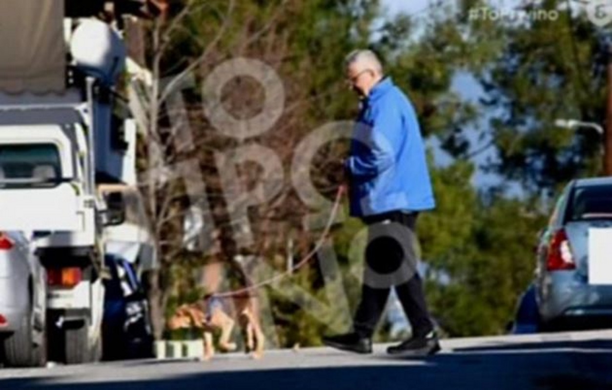 Στάθης Παναγιωτόπουλος: Τέλος στα σενάρια για το Μεξικό – Βόλτα με τον σκύλο του στην Θεσσαλονίκη