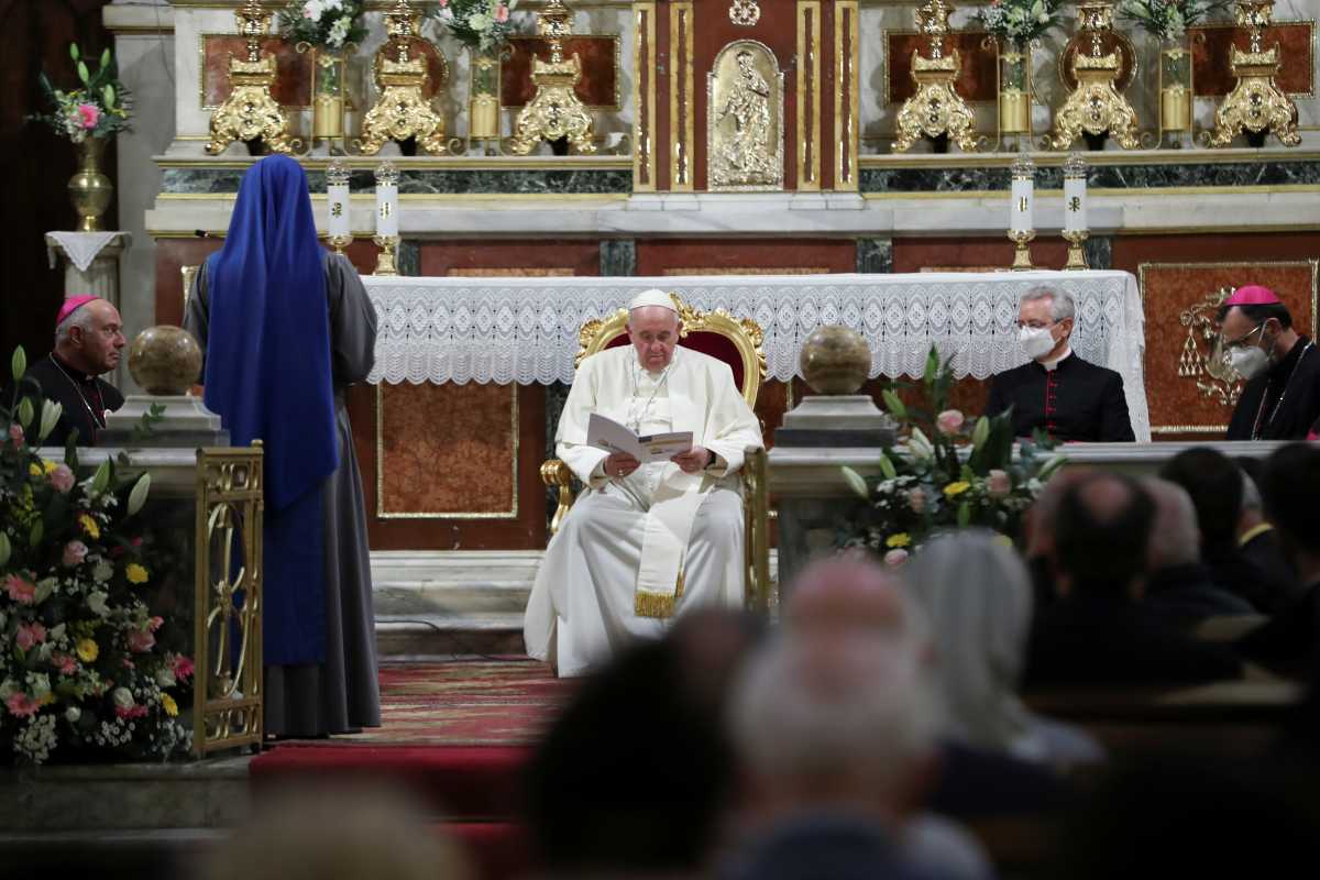Πάπας Φραγκίσκος: Συγκίνηση όταν έψαλλε το «Πάτερ Ημών»