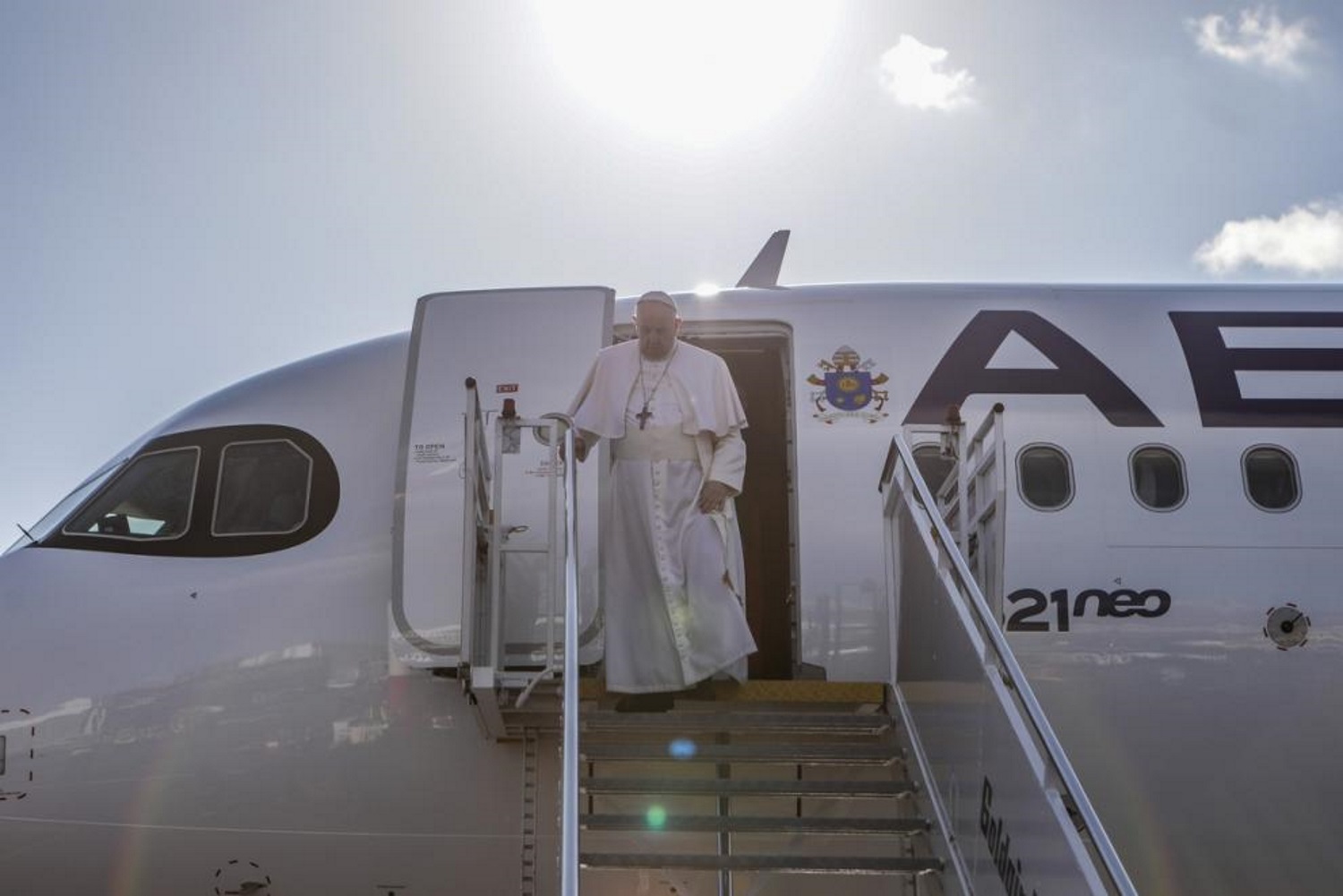 Έφτασε στη Λέσβο ο Πάπας Φραγκίσκος – Συγκίνηση στο ΚΥΤ προσφύγων