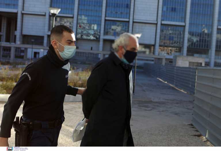 Δίκη ψευτογιατρού: Πήρε από τους γονείς της Γιαννούλας 60.000 ευρώ και τους έδωσε ένα σεντόνι με κόκκαλα