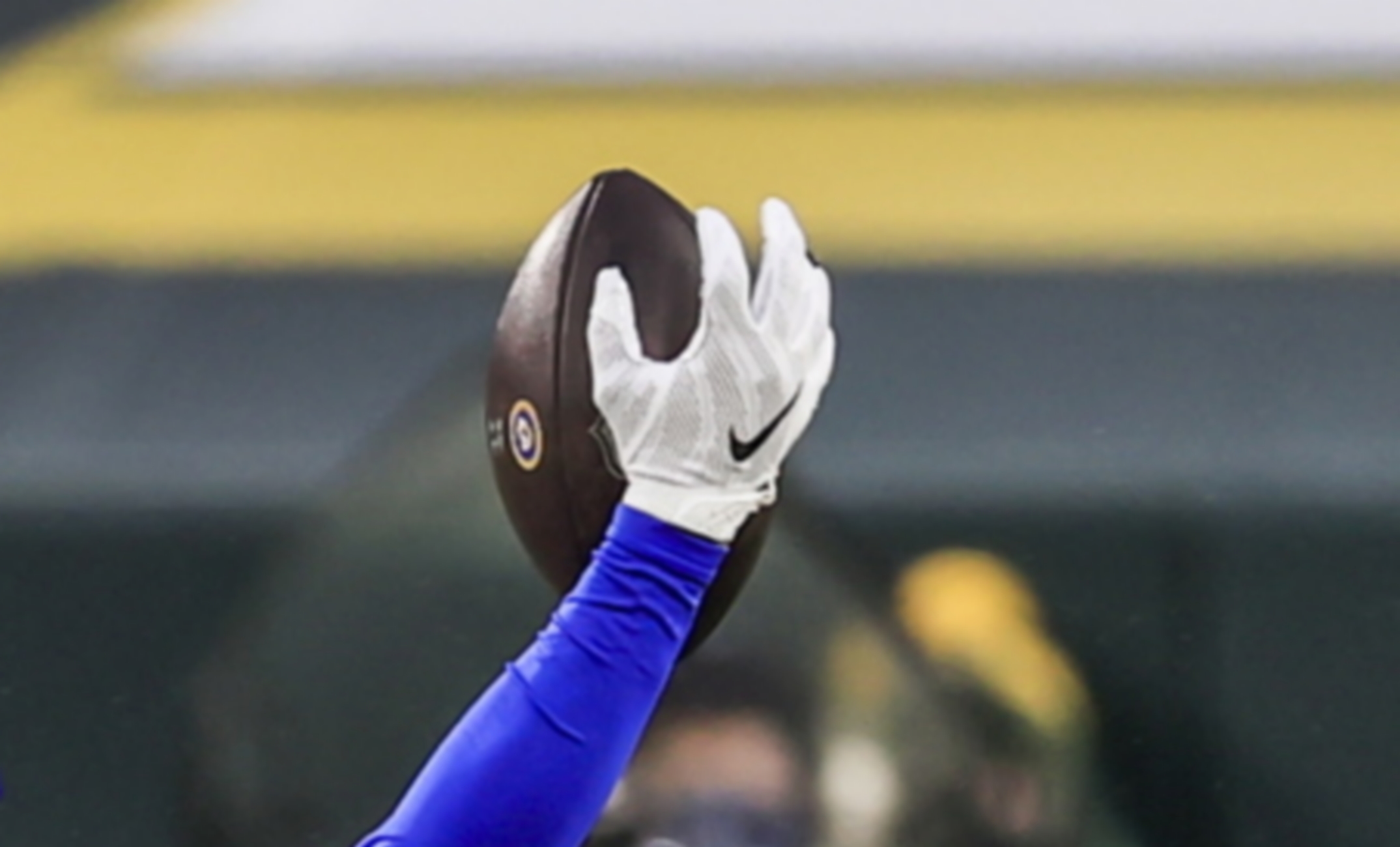 epa08942827 Los Angeles Rams wide receiver Robert Woods catches a pass during the NFL Divisional playoff game between the Los Angeles Rams and the Green Bay Packers at Lambeau Field in Green Bay, Wisconsin, USA, 16 January 2021.  EPA