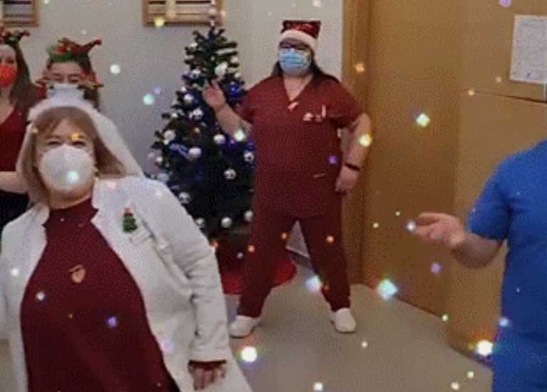 Σέρρες: Ο χριστουγεννιάτικος χορός γιατρών και νοσηλευτών σε κλινική που σαρώνει το διαδίκτυο