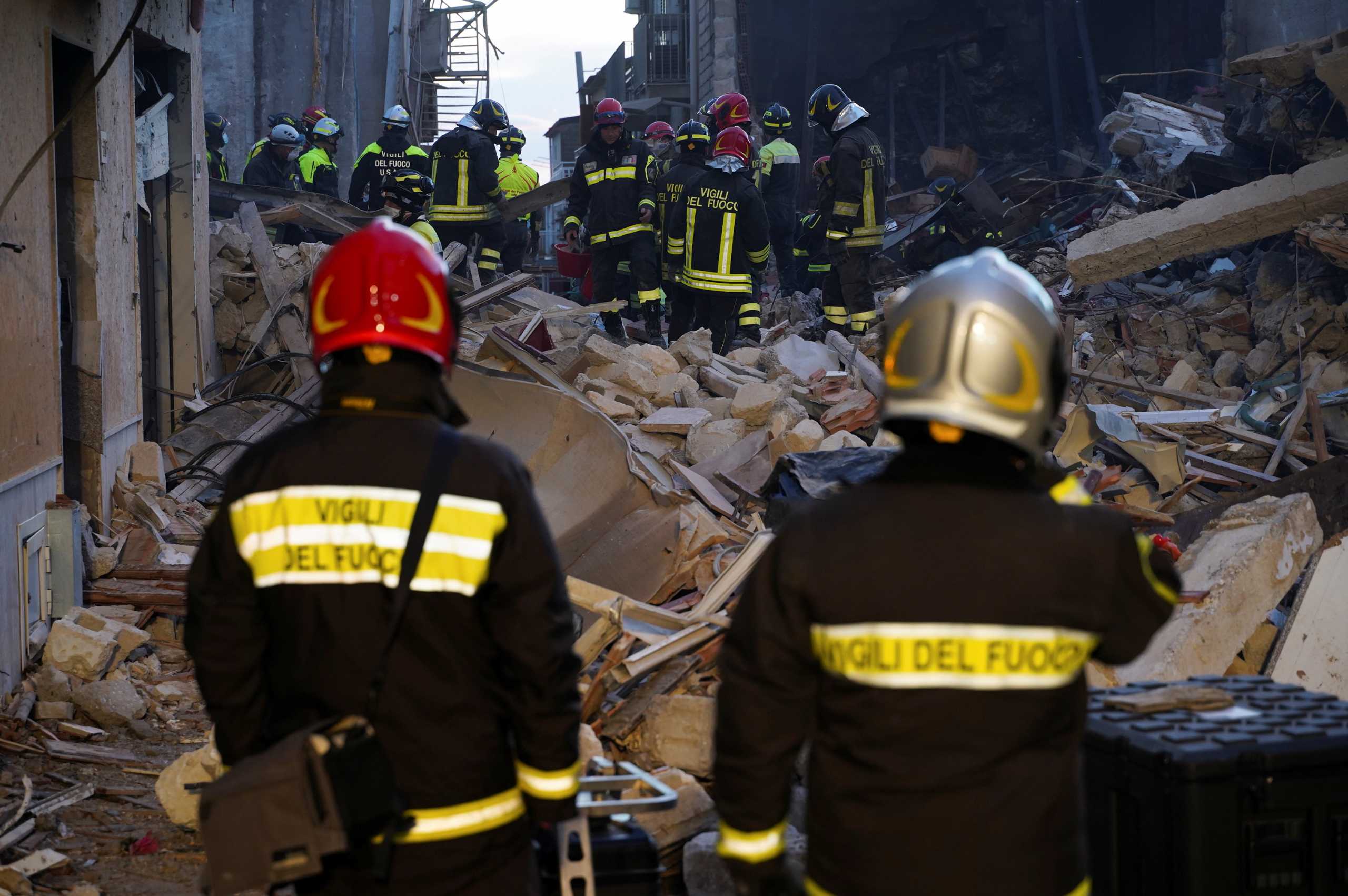 Ιταλία: Τέσσερις νεκροί και πέντε αγνοούμενοι από την κατάρρευση πολυκατοικίας στη Σικελία