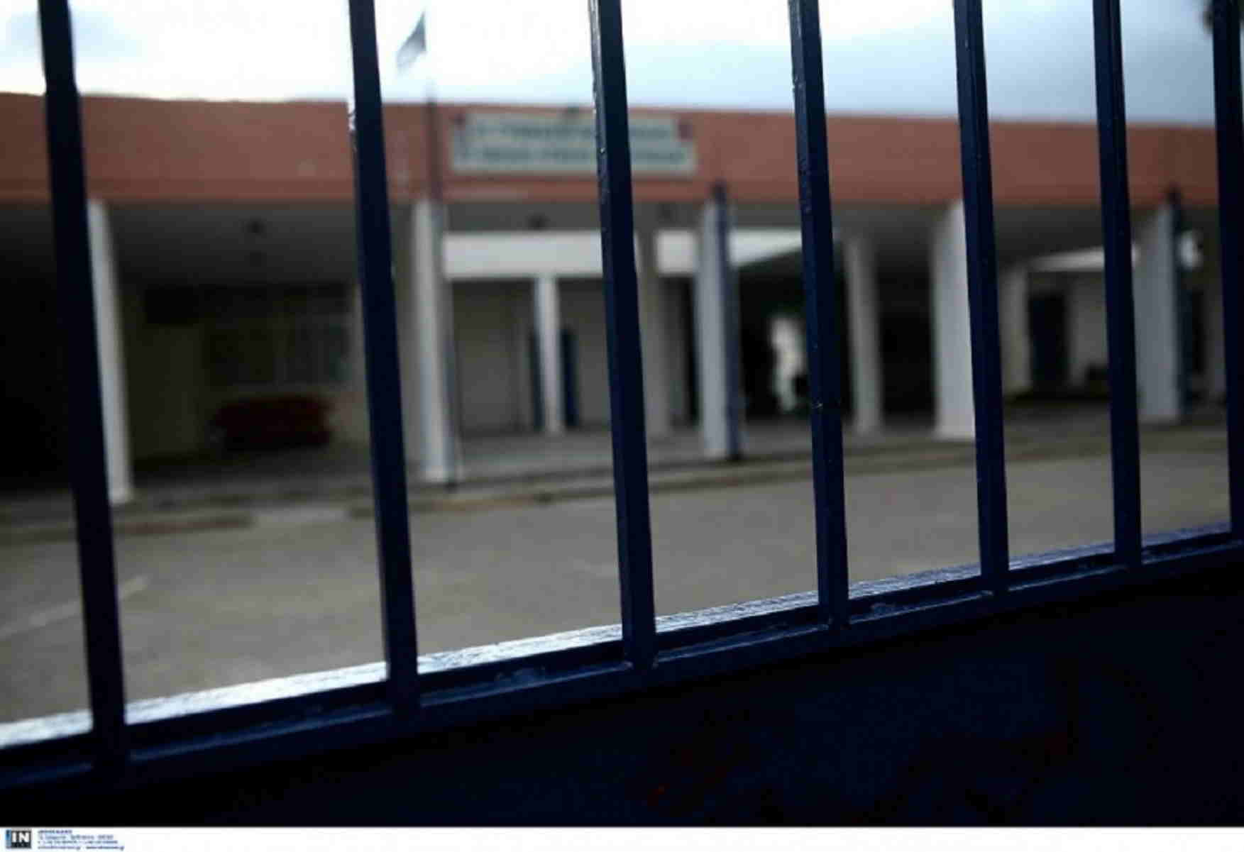 Αγρίνιο: 14χρονη κατέρρευσε από το αλκοόλ σε προαύλιο σχολείου