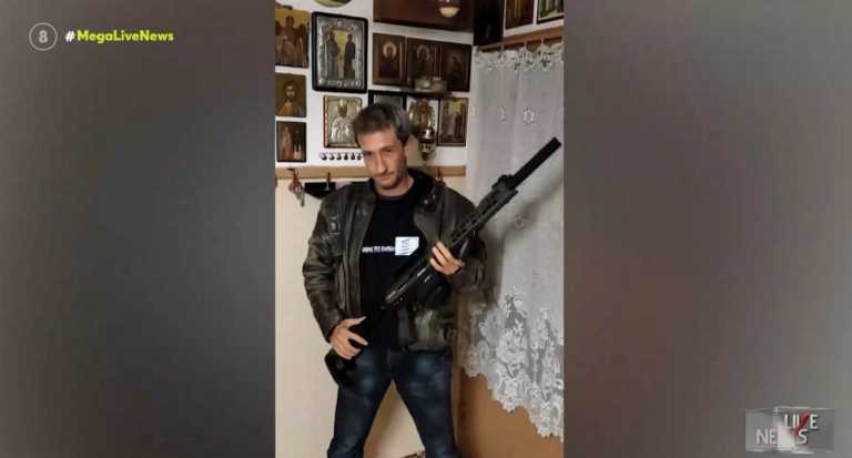 «Θεματοφύλακες του Συντάγματος»: Ο «συνταγματάρχης» καλεί σε αγώνα κατά των εμβολίων του κορονοϊού