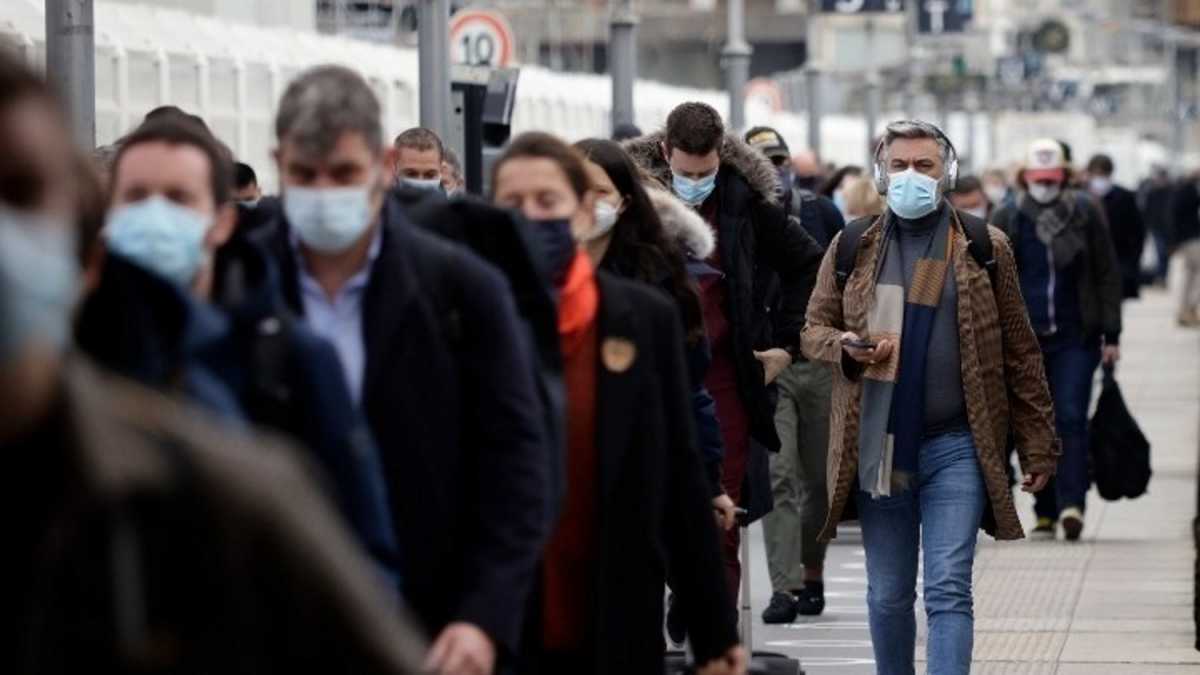 Μετάλλαξη Όμικρον: Μέτρα και στην Κύπρο για τους ταξιδιώτες από τη Βρετανία