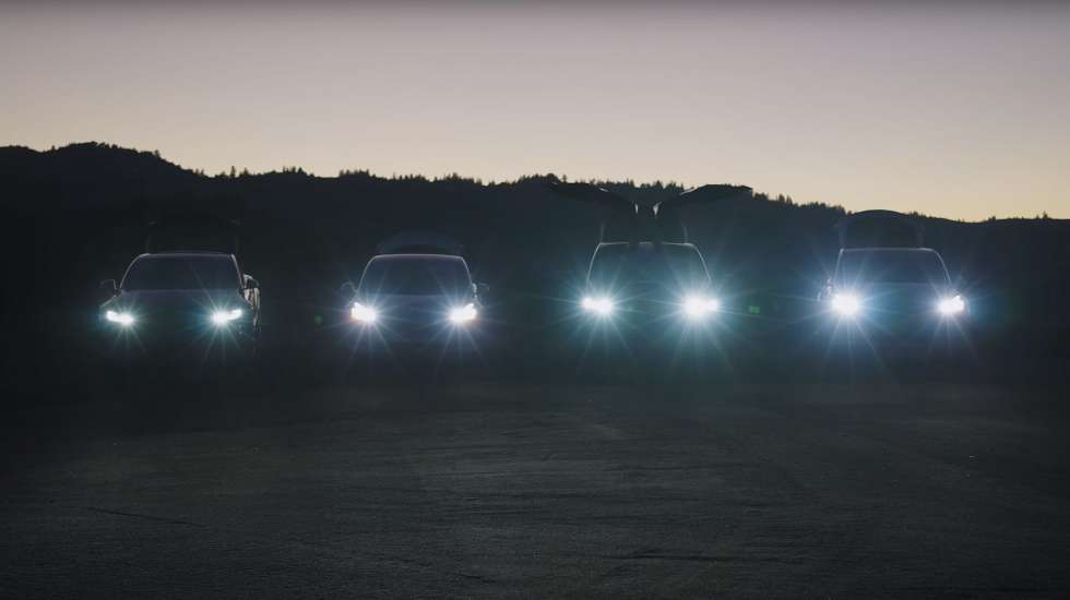Tesla Light Show: Μετατρέποντας ένα αυτοκίνητο της Tesla σε ντισκοτέκ! (video)