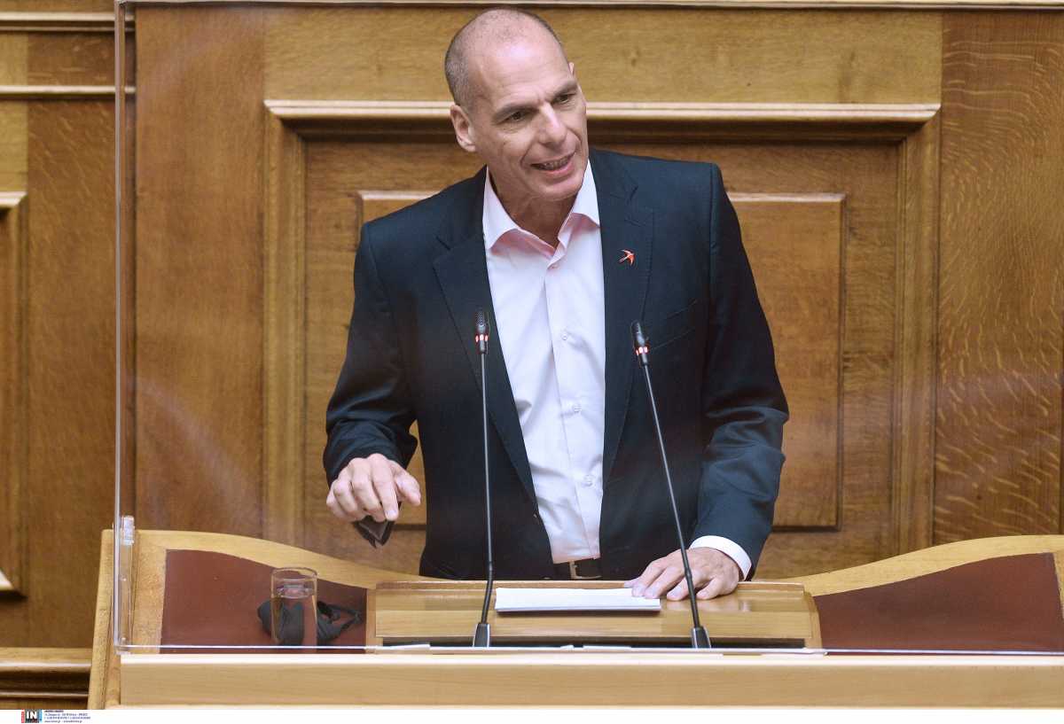 Ο Γιάνης Βαρουφάκης καλεί τον ΣΥΡΙΖΑ να καταθέσει πρόταση μομφής στην κυβέρνηση