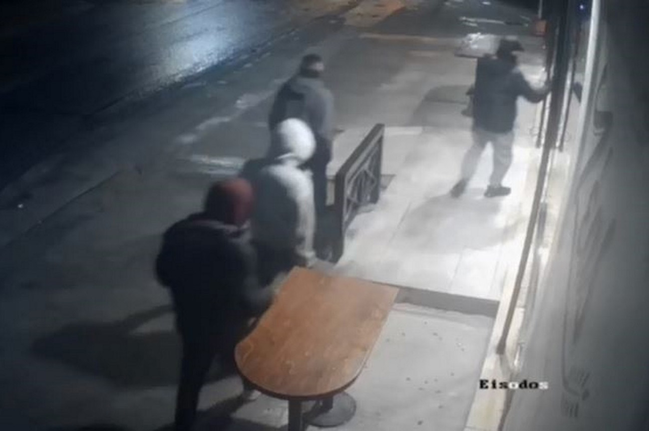 Βίντεο ντοκουμέντο: Πώς δρούσε η συμμορία ανηλίκων που έκλεβε καταστήματα με ταξί