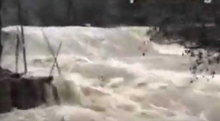 Καιρός – Ήπειρος: Σπάνιες εικόνες στον ποταμό Βοϊδομάτη που φούσκωσε και άρχισε να ξεχύνεται