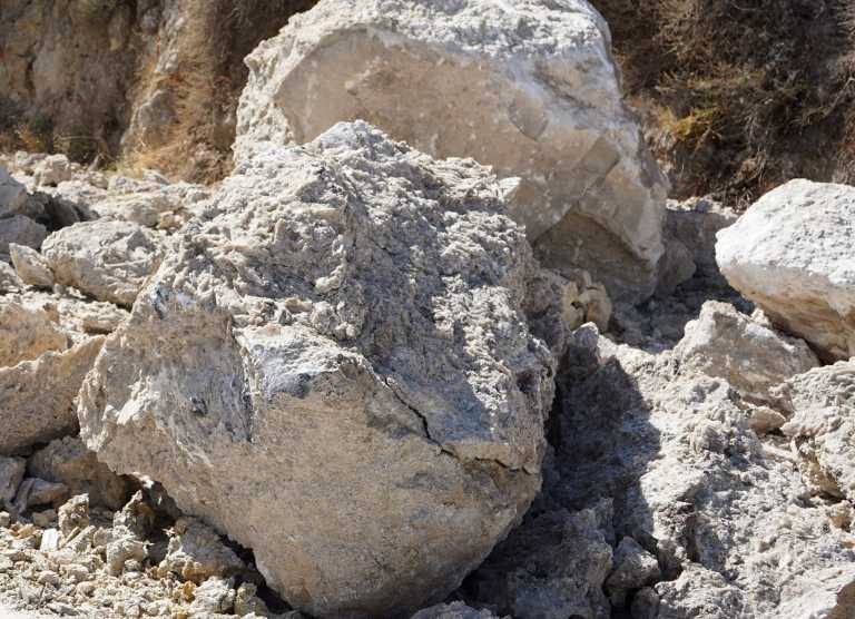 Σούλι: Βράχος καταπλάκωσε άνδρα στους Κουκουλιούς – Μάχη για να κρατηθεί στη ζωή