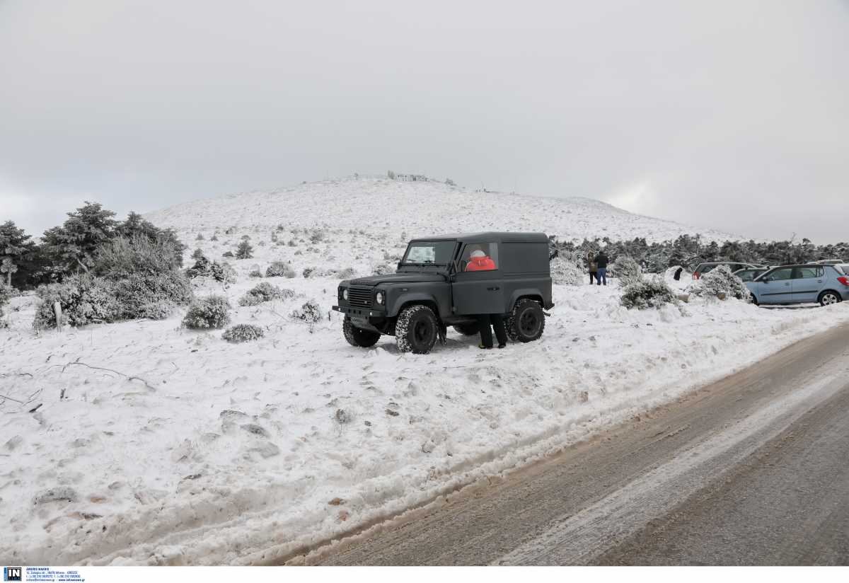 Καιρός: Διακοπή κυκλοφορίας στη λεωφόρο Πάρνηθος λόγω χιονόπτωσης