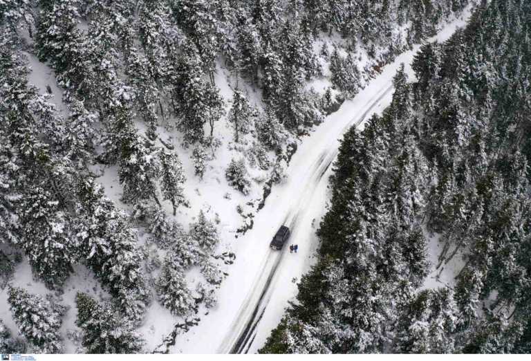 Ψυχρή επέλαση σε όλη την Ελλάδα - Που υπάρχουν προβλήματα και πού χρειάζονται αλυσίδες