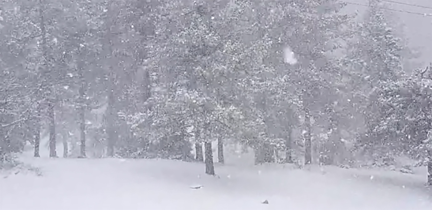 Καιρός: Πυκνή χιονόπτωση στην Πάρνηθα