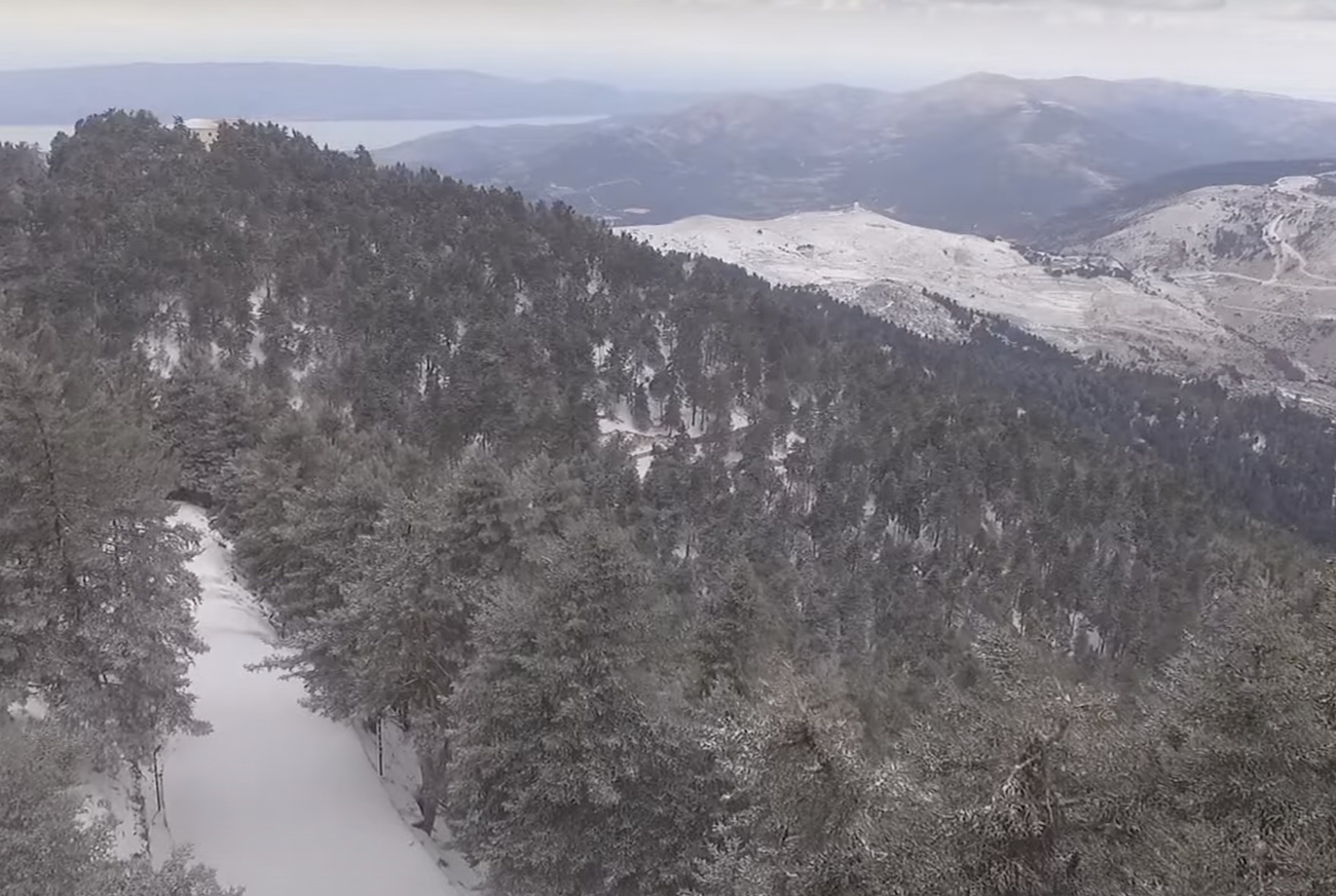 Εντυπωσιακές εικόνες: Όταν χιονίζει στο «Μαύρο Βουνό» της Ελλάδας