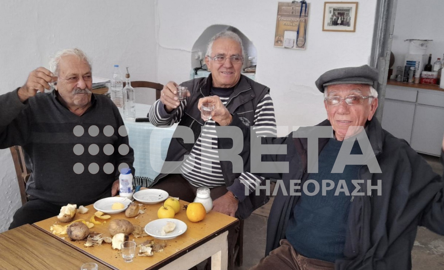 Κρήτη: Γιορτάζουν τη νίκη στο χωριό του Νίκου Ανδρουλάκη