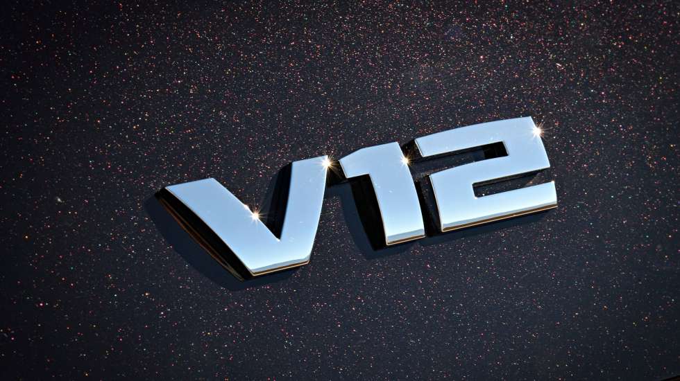 H BMW αποχαιρετά τον V12 κινητήρα της με ένα σπέσιαλ μοντέλο