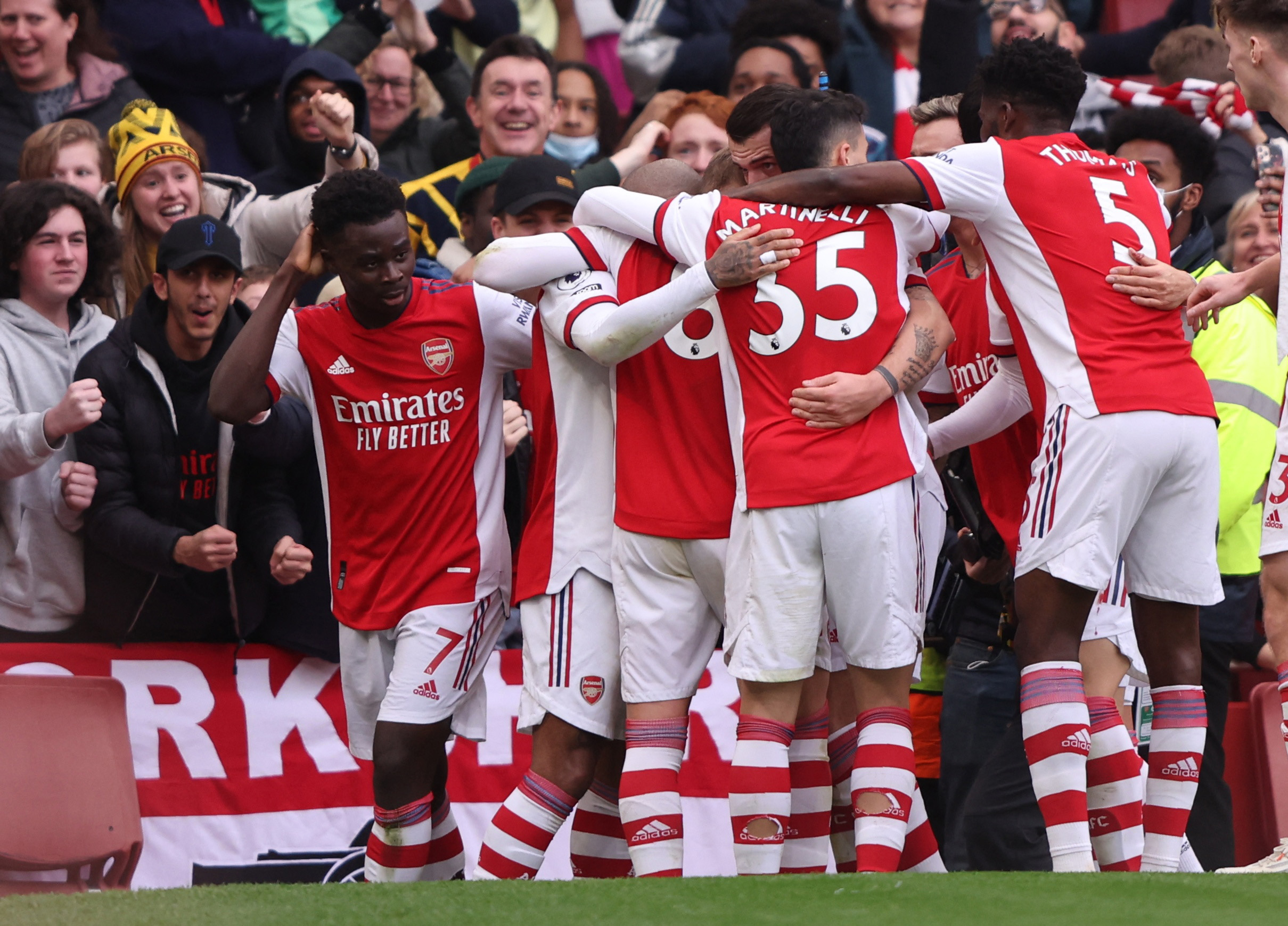 Soccer Football - Premier League - Arsenal v Manchester City - Emirates Stadium, London, Britain - January 1, 2022 Arsenal's Bukayo Saka celebrates scoring their first goal with teammates REUTERS