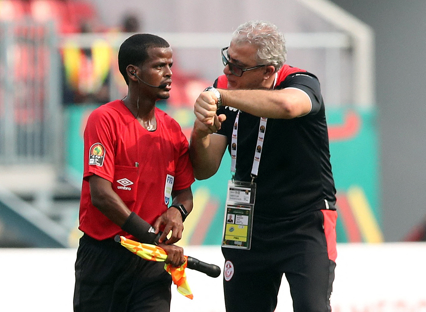 Soccer Football - Africa Cup of Nations - Group F - Tunisia v Mali - Limbe Omnisport Stadium, Limbe, Cameroon - January 12, 2022  Tunisia coach Mondher Kebaier argues with referee Janny Sikazwe after the match REUTERS