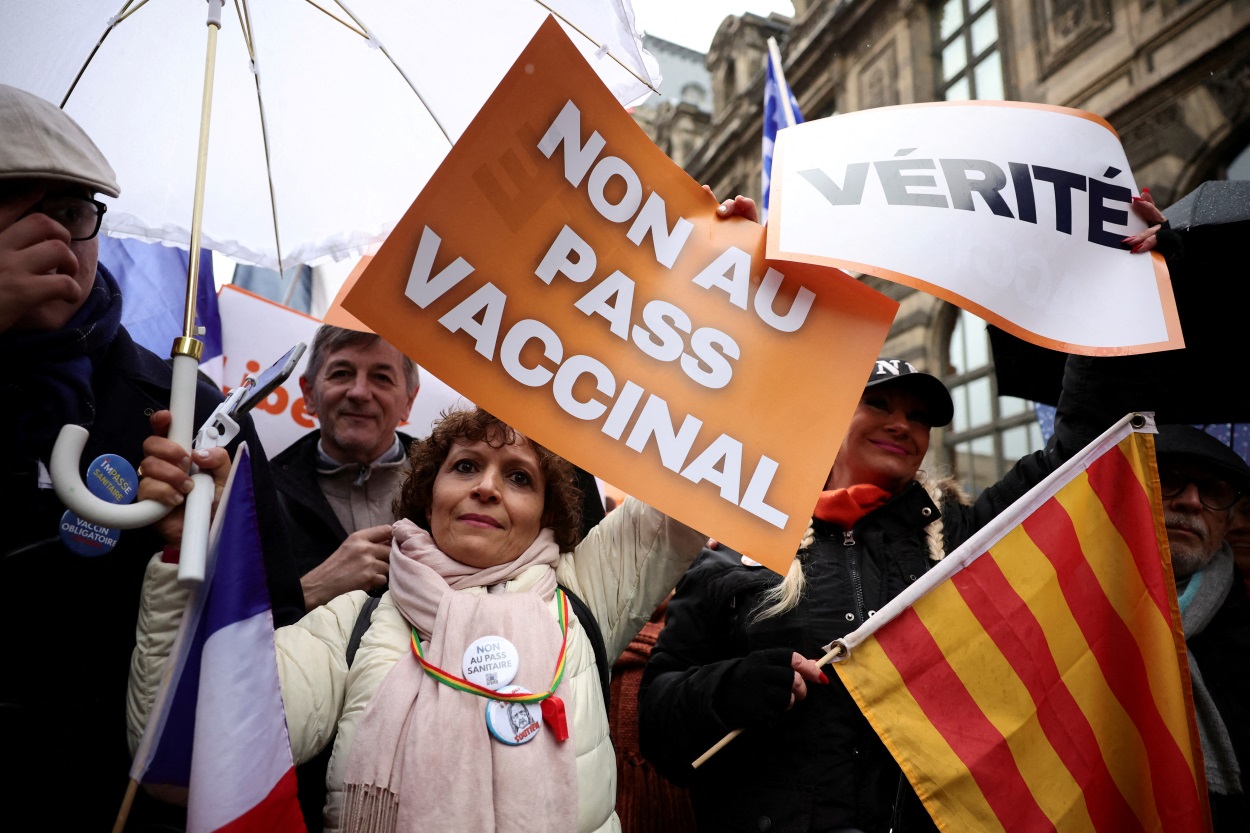 Κορονοϊός – Γαλλία: Το Κοινοβούλιο εγκρίνει οριστικά το νομοσχέδιο για τη θέσπιση του εμβολιαστικού πάσου