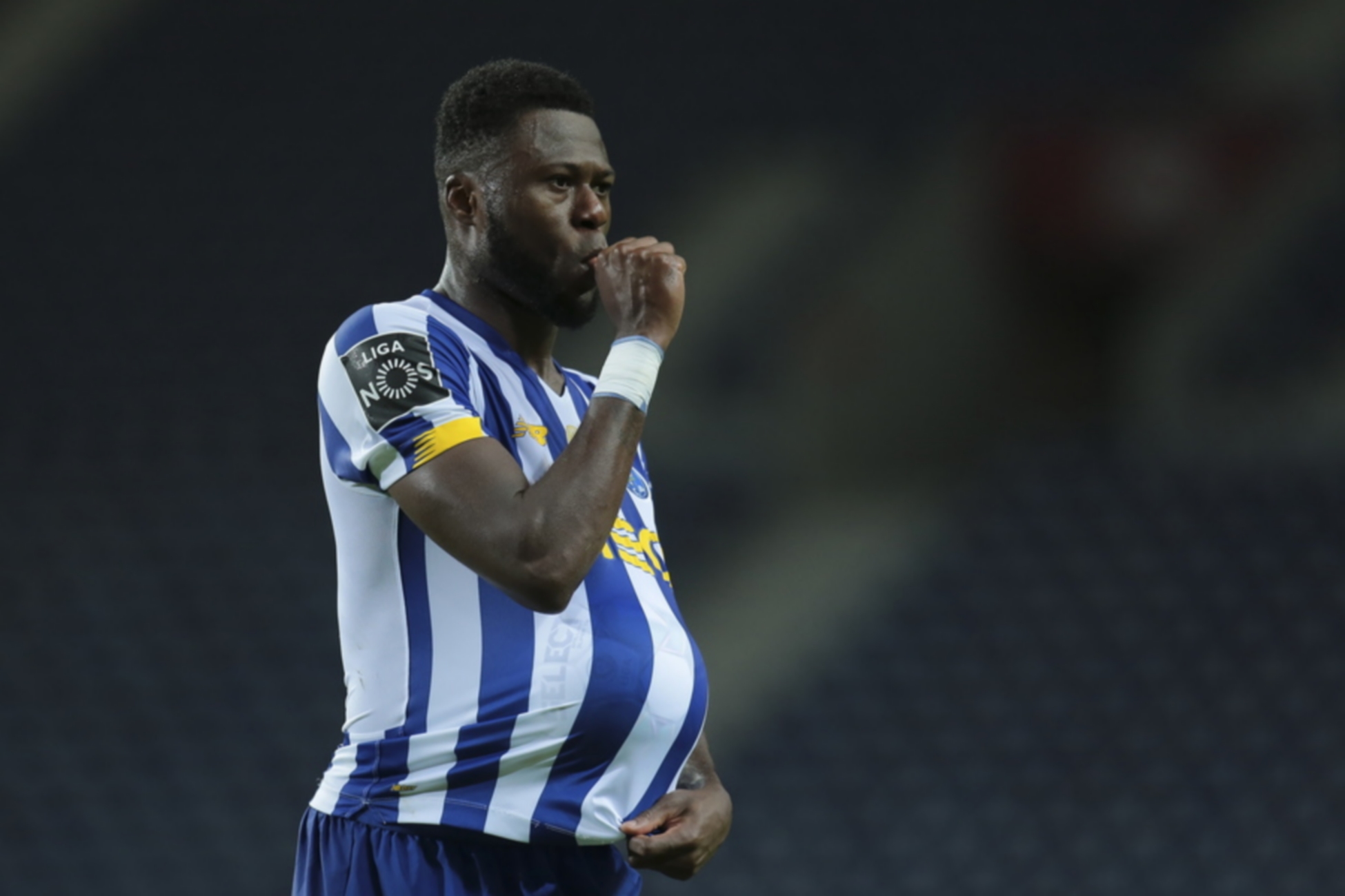 epa08808542 FC Porto's Chancel Mbemba celebrates after scoring the 1-1 goal during the Portuguese First League soccer match FC Porto vs Portimonense held at Dragao stadium in Porto, Portugal, 08 November 2020.  EPA