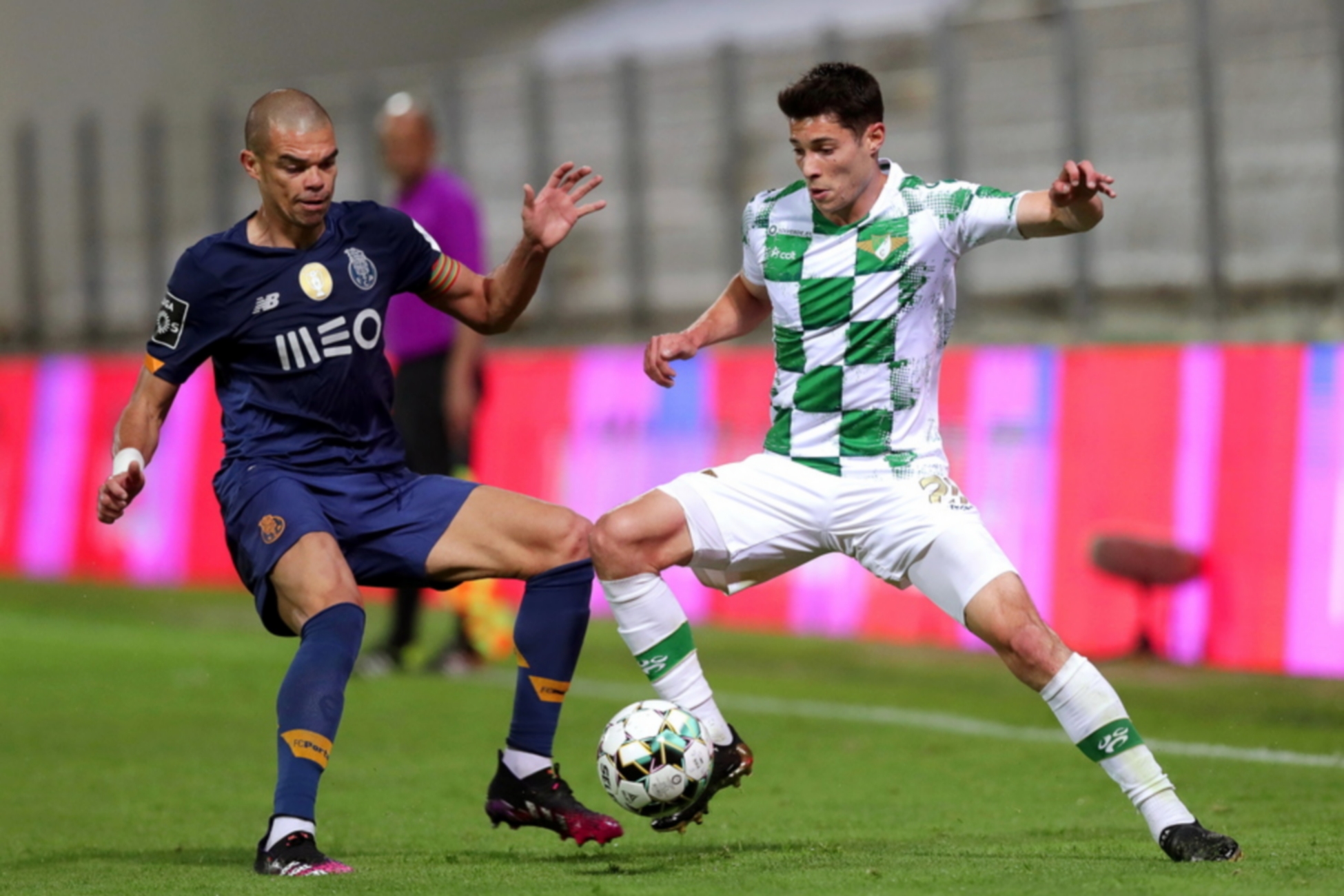 epa09162649 Moreirense's Filipe Soares (R) in action against FC Porto's Pepe (L) during the Portuguese First League soccer match between Moreirense FC and FC Porto in Moreira de Conegos, northern Portugal, 26 April 2021.  EPA