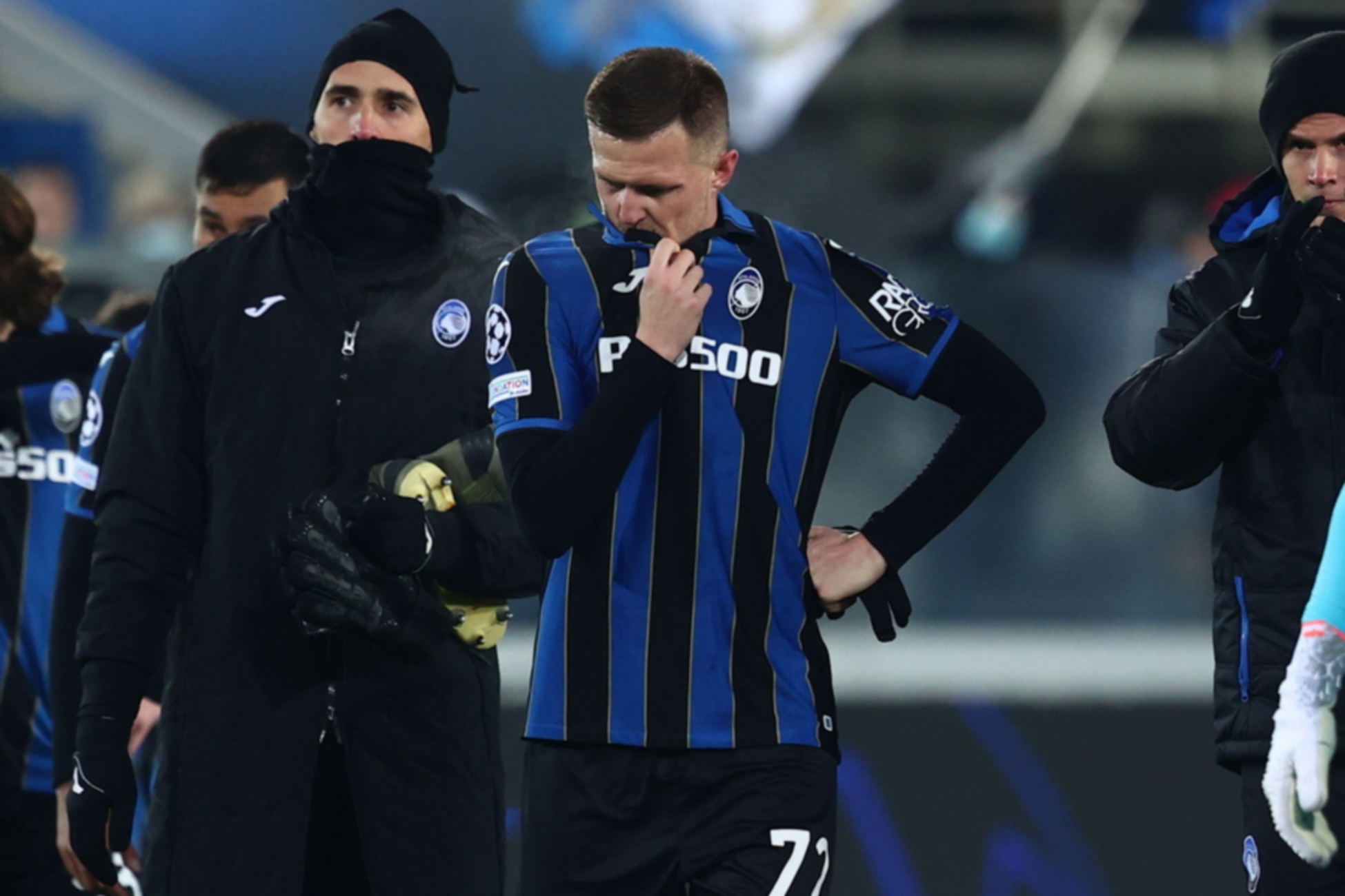 epa09632564 Atalanta's Josip Ilicic shows his dejection at the end of the UEFA Champions League group F soccer match between Atalanta BC and Villarreal CF at the Gewiss stadium in Bergamo, Italy, 09 December 2021.  EPA