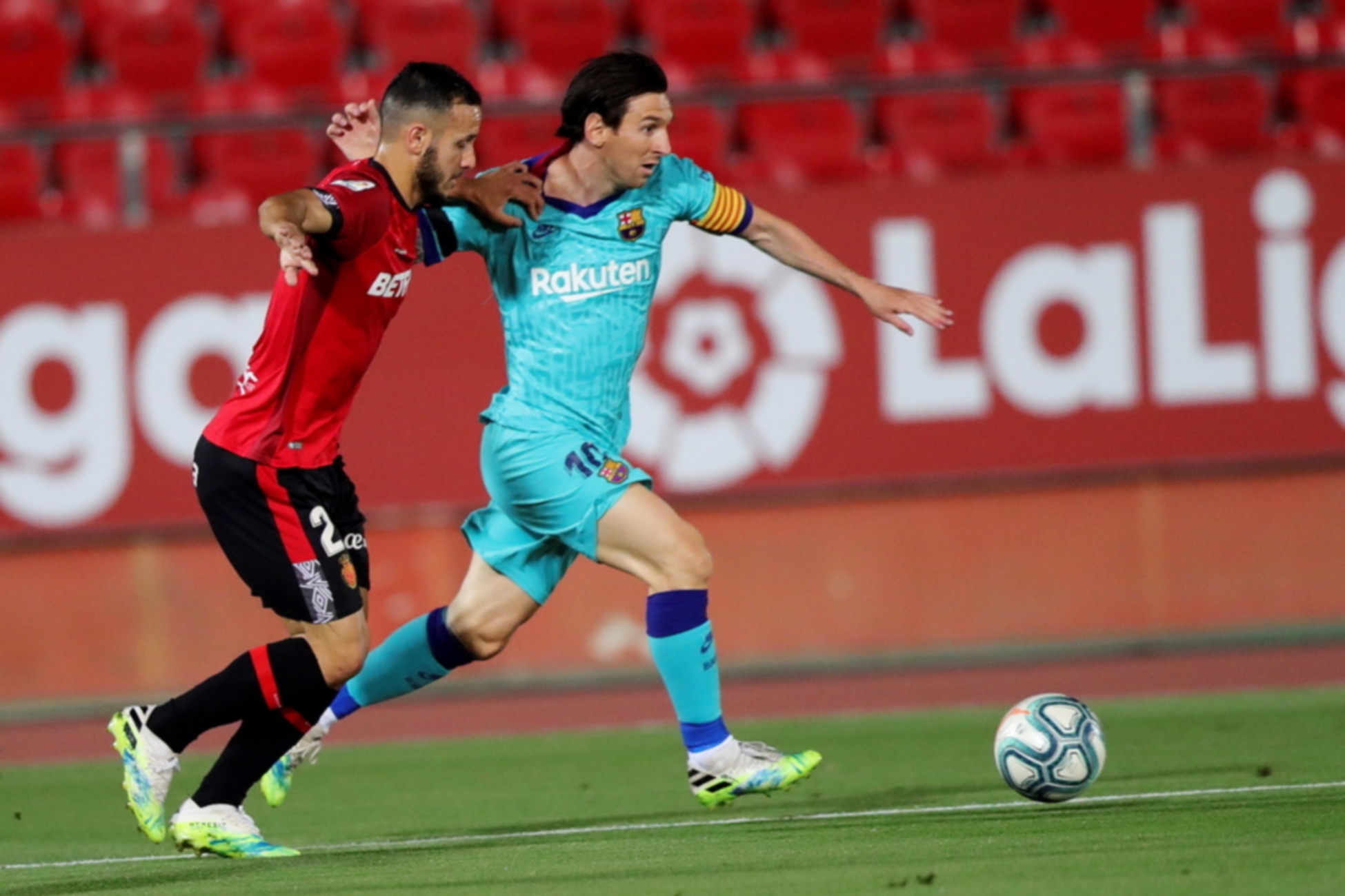 epa08483878 FC Barcelona's Leo Messi (R) in action against RCD Mallorca's Joan Sastre (L) during the Spanish LaLiga soccer match between RCD Mallorca and FC Barcelona at Visit Mallorca Stadium in Palma de Mallorca, Spain, 13 June 2020.  EPA