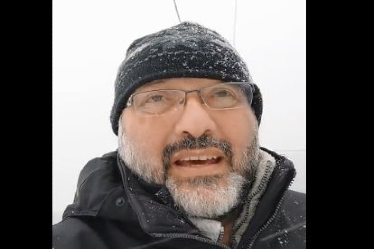 Σάκης Αρναούτογλου: Η βόλτα μέσα στη χιονοθύελλα που «χτυπά» την Χαλκιδική – «15 πόντους χιόνι σε 10 λεπτά»