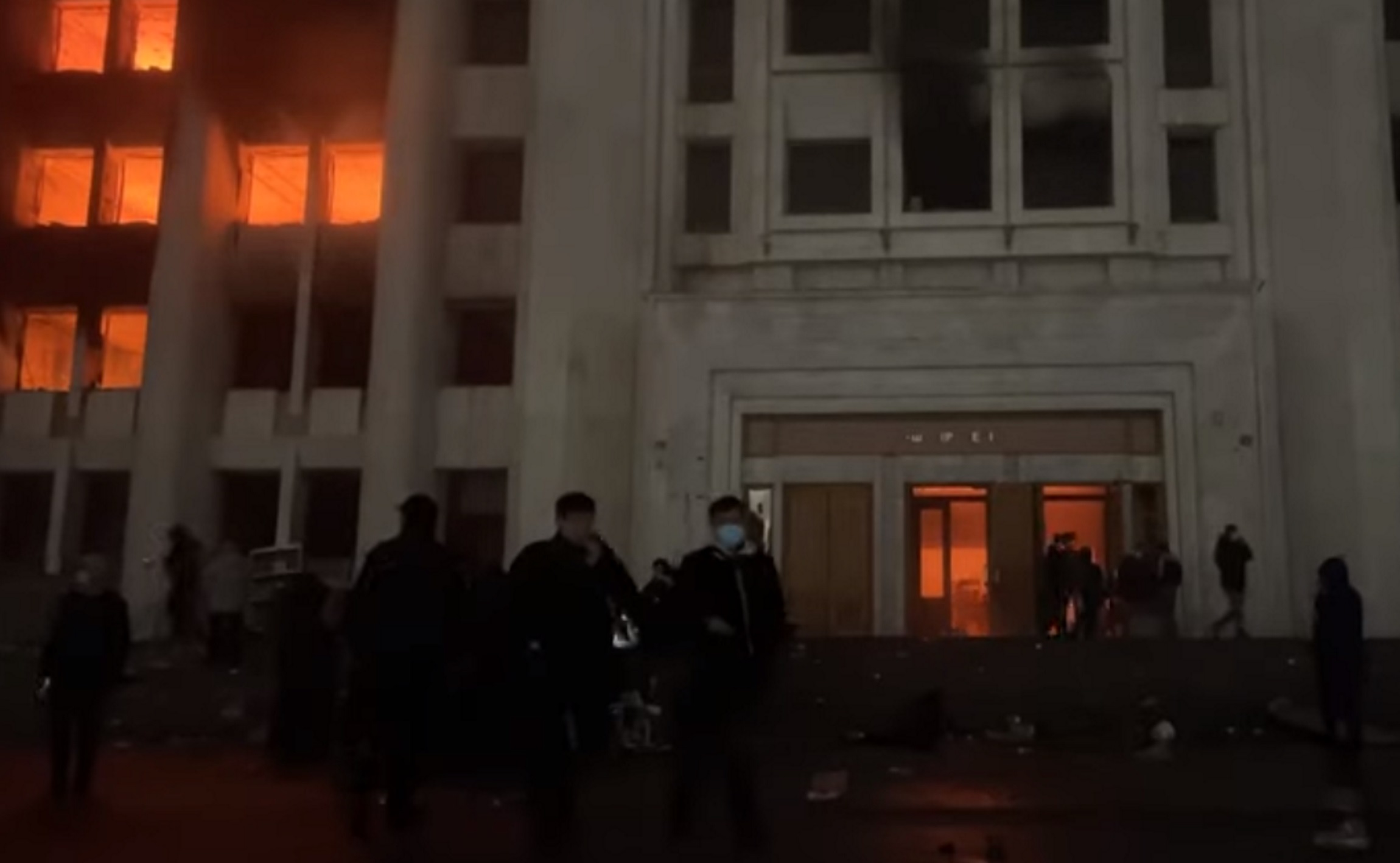 Καζακστάν: Ξέσπασαν μάχες στο Αλμάτι – Βίντεο με πυροβολισμούς στους δρόμους