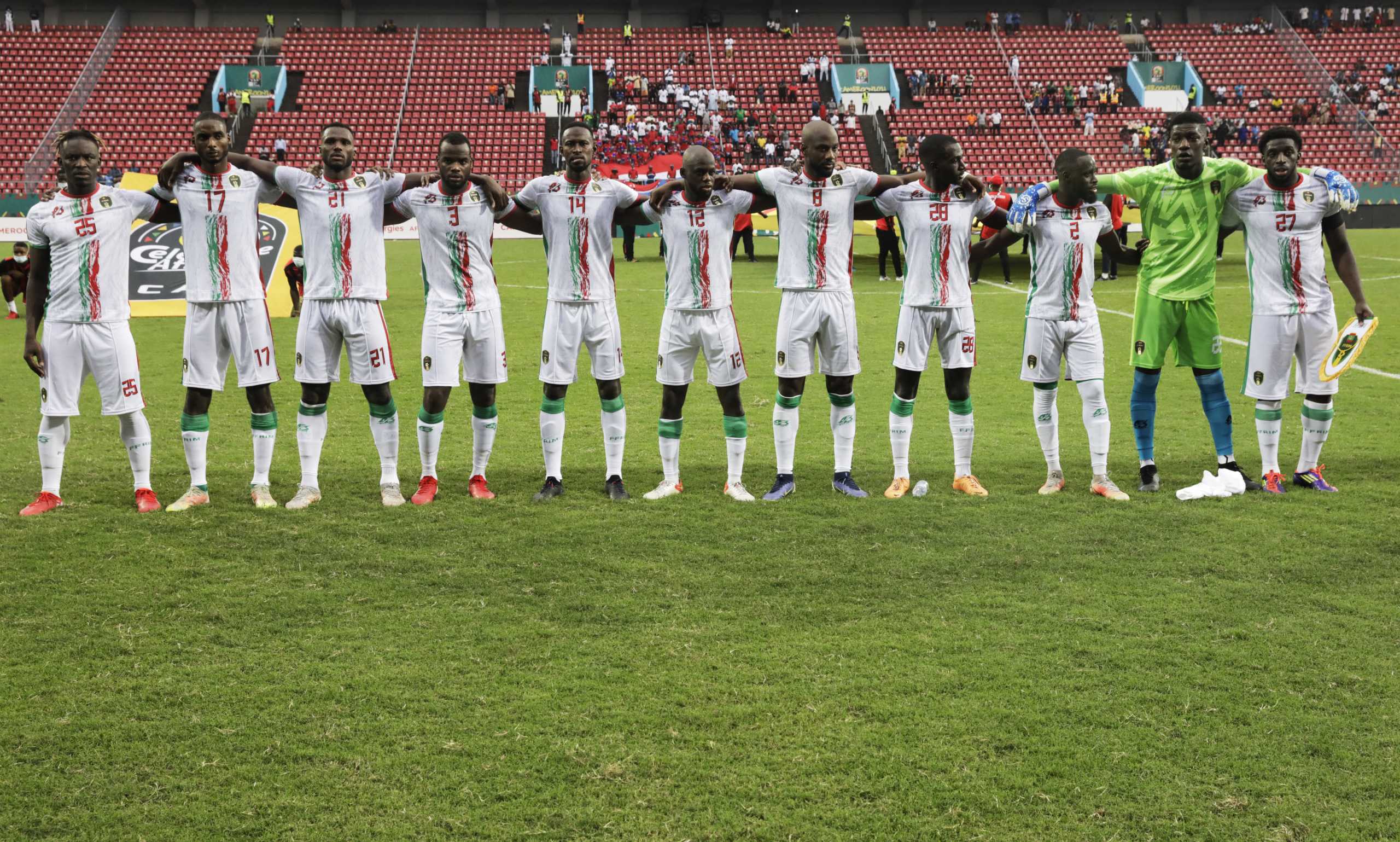 Soccer Football - Africa Cup of Nations - Group F - Mauritania v Gambia - Limbe Omnisport Stadium, Limbe, Cameroon - January 12, 2022  Mauritania players line up before the match REUTERS