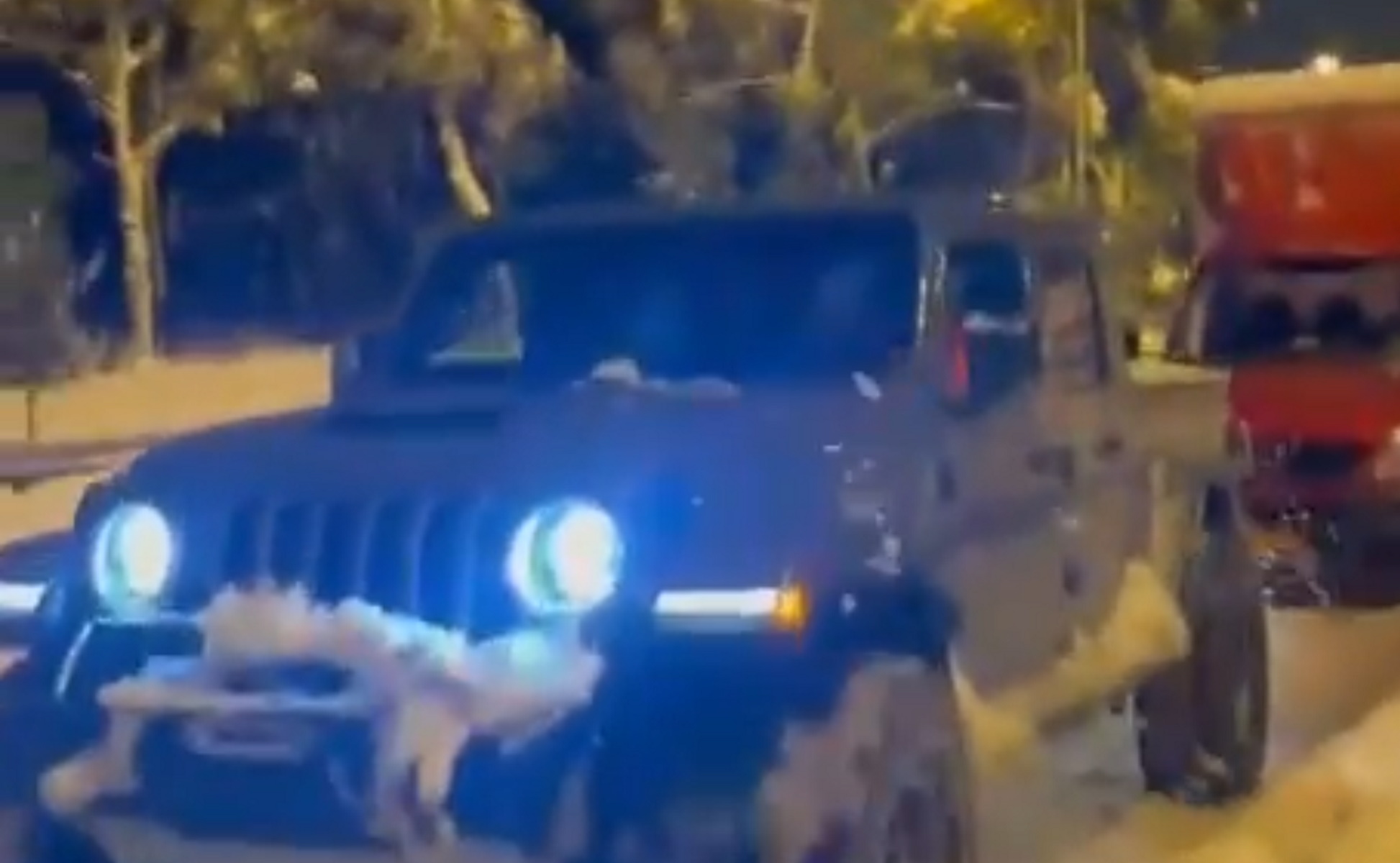 Κακοκαιρία: Ο Γιάννης Μπουρούσης ξεκόλλησε όχημα από τα χιόνια